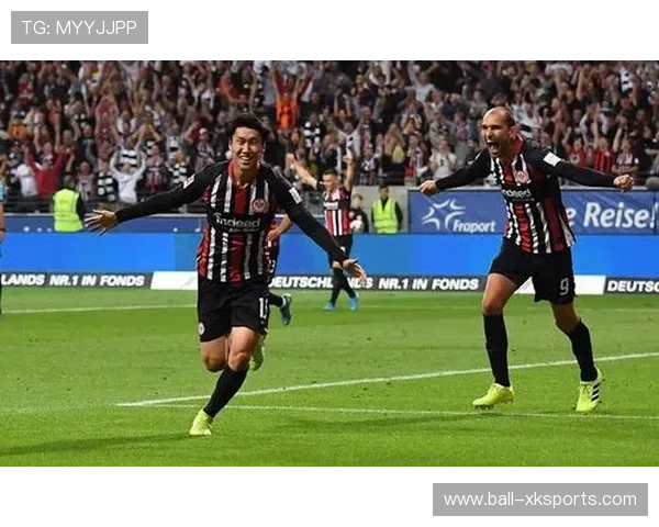 法兰克福训练强调中场压迫策略——制胜之道解析