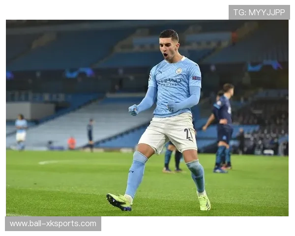 费兰托雷斯交易风波扰乱转会窗：足球世界的阴影与思考