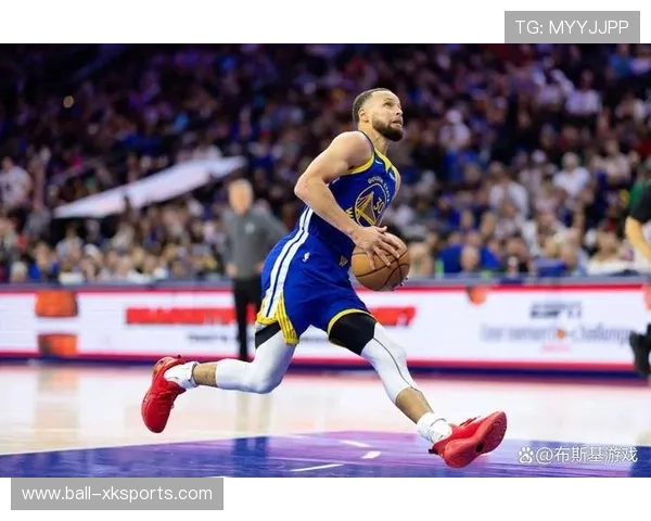 库里突然减速,金州勇士进攻方向随之改变 库里突然减速,金州勇士进攻方向随之改变